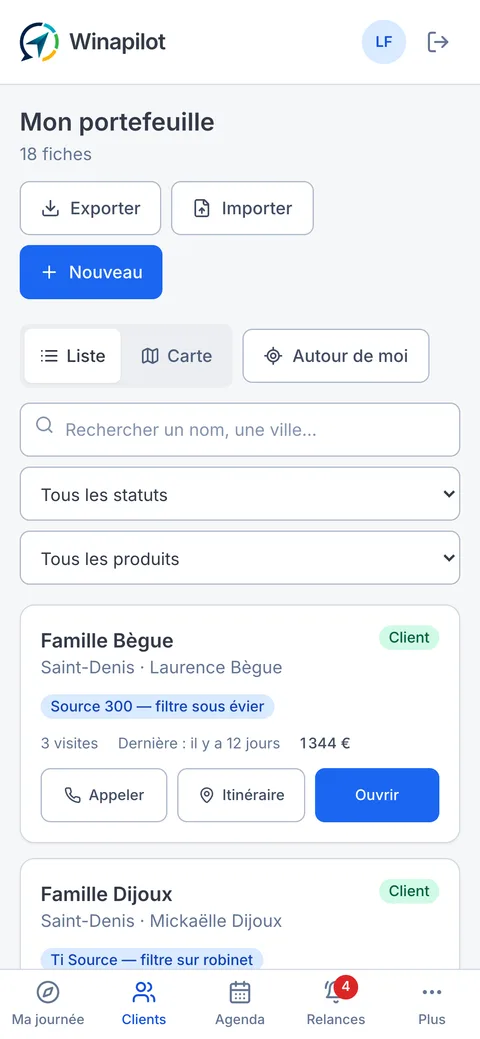 Le portefeuille de clients d'un commercial terrain sur son téléphone